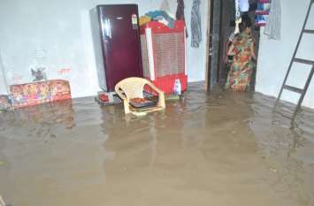 Seven thousand houses of Sehore and one and a half thousand houses in Heavy Rain in Sehore : बाढ़ से सीहोर के सात श्यामपुर के डेढ़ हजार घरों में भरा पानी, दस करोड़ की मिलेगी आर्थिक मदद