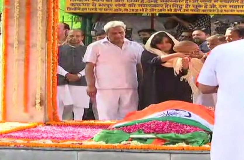 Sushma Swaraj daughter Bansuri जाते जाते समाज की स्थापित कई मान्यताएं तोड़ गईं सुषमा स्वराज