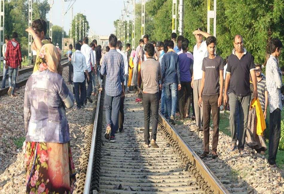 सोनीपत की दो युवतियों ने दौसा में ट्रेन के आगे कूद कर दी जान