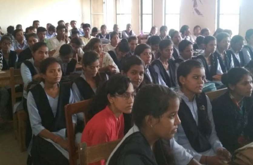 college, student, keolari, seoni कॉलेज विद्यार्थियों ने मलेरिया उन्मूलन में दिए भाषण