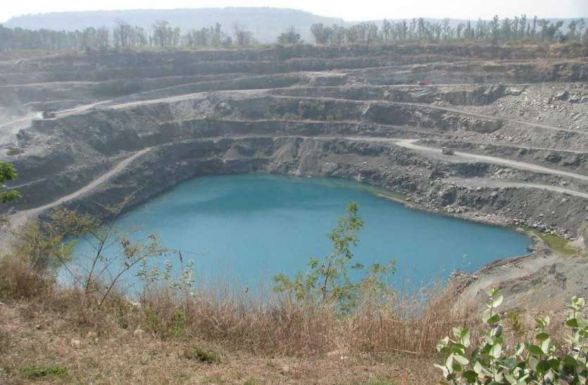 संसद में गूंजी पन्ना में डायमंड पार्क और हीरा कारोबार के संरक्षण की मांग संसद में गूंजी पन्ना में डायमंड पार्क और हीरा कारोबार के संरक्षण की मांग