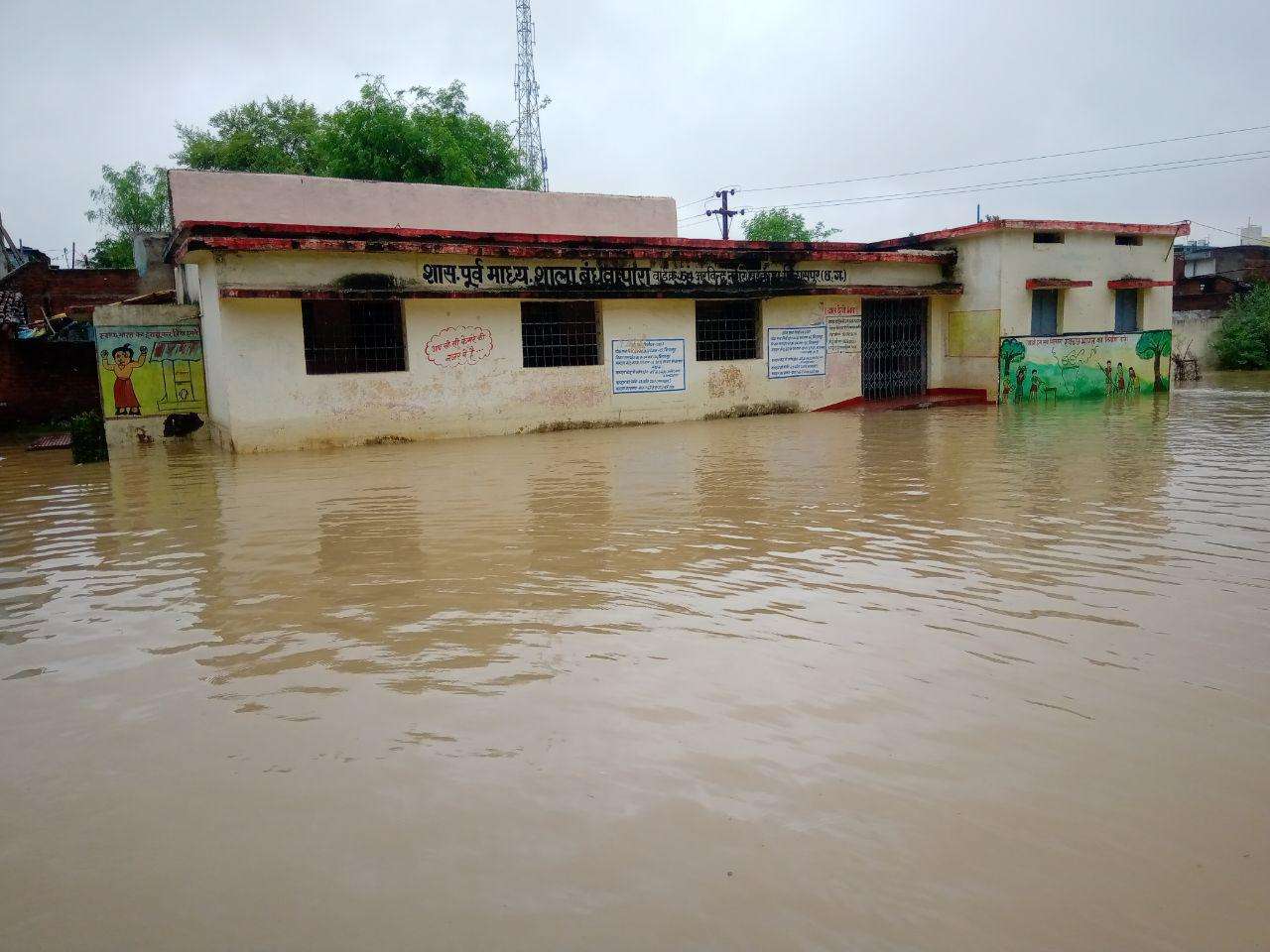 Bilaspur MLA Shailesh Pandey come out for inspection after heavy rain