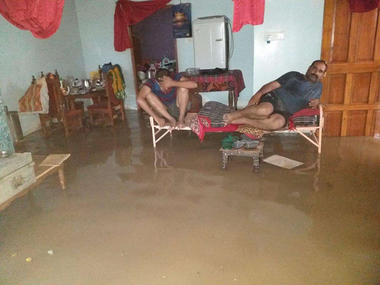 Bilaspur MLA Shailesh Pandey come out for inspection after heavy rain