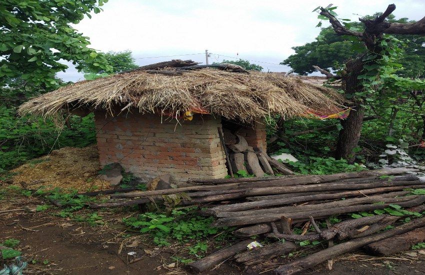14 village toilets visited for poor construction लापरवाही: घटिया निर्माण की भेंट चढ़े 14 गांव के शौचालय