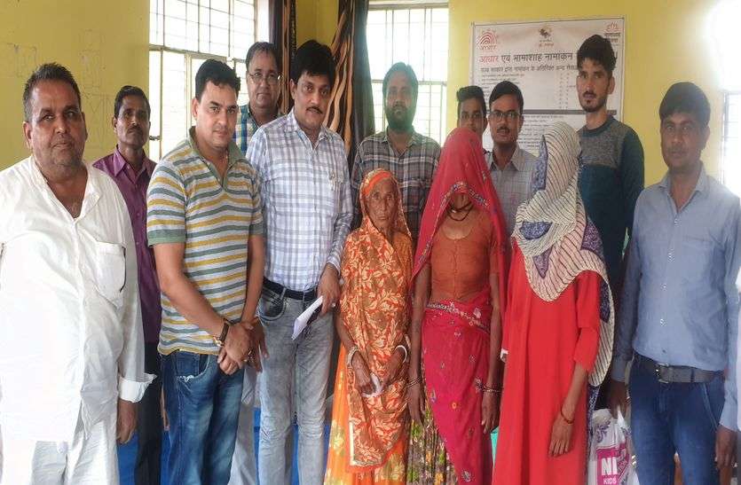 gangapurcity news सुनी गुहार, मौके पर भरवाए फार्म