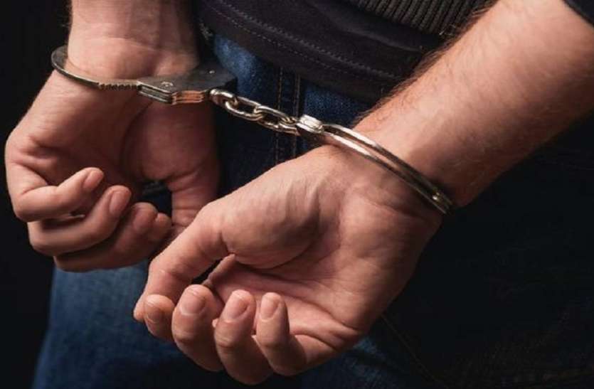 patrika mumbai 43 लाख की धोखाधडी करने वाला टिकट चेकर गिरफ्तार