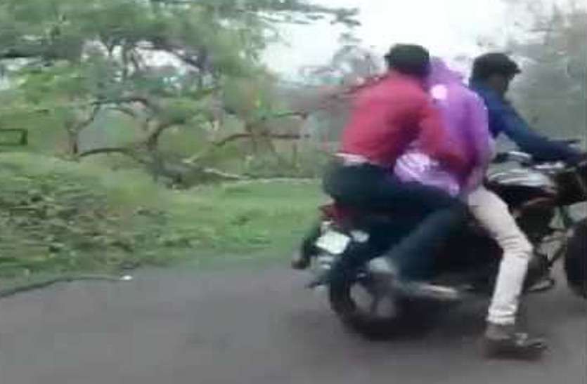 rape बाइक सवार दंपती को रास्ते में रोक विवाहिता से बलात्कार मामले में तीन गिरफ्तार