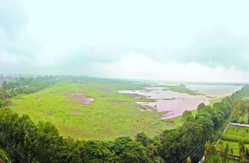 indore बिलावली तालाब की लिंबोदी और मुंडी चैनल सूखी, राऊ-कैलोद व करताल की ओर से आ रहा पानी