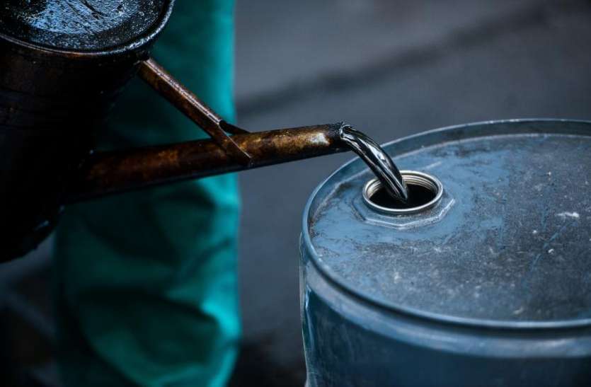 Crude Oil Starts Rising Petrol Diesel Price Are Moderate - कच्चे तेल की कीमतों में लौटी तेजी, तेल कंपनियों ने फिर भी घटाया पेट्रोल-डीजल का भाव | Patrika News
