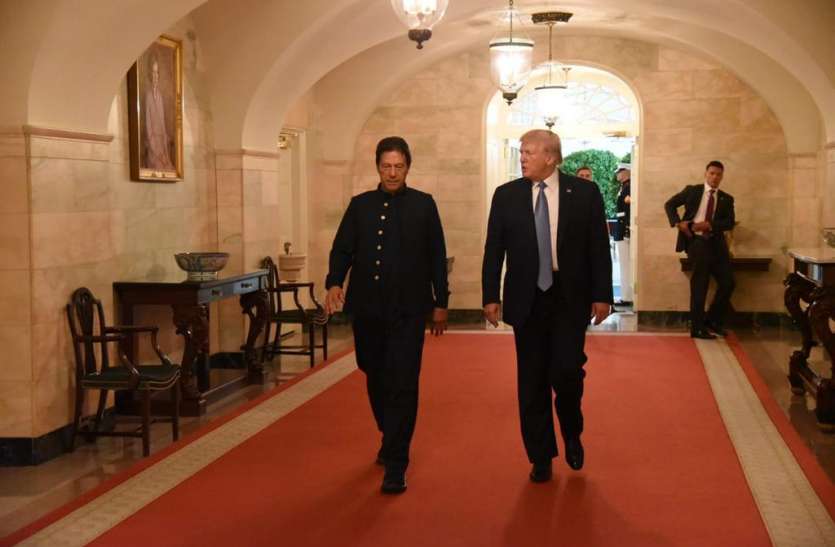 Imran Khan Donald Trump इमरान खान के दौरे के बाद नरम पड़ रहा अमरीका, हटाया पाकिस्तानी राजनयिकों पर लगे यात्रा संबंधी बैन