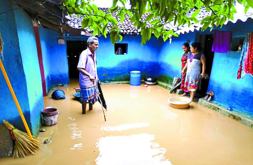 flood in Chhattisgarh छत्तीसगढ़ में बरस रही आफत की बारिश, गांव बने टापू, मौसम विभाग ने जारी किया अलर्ट