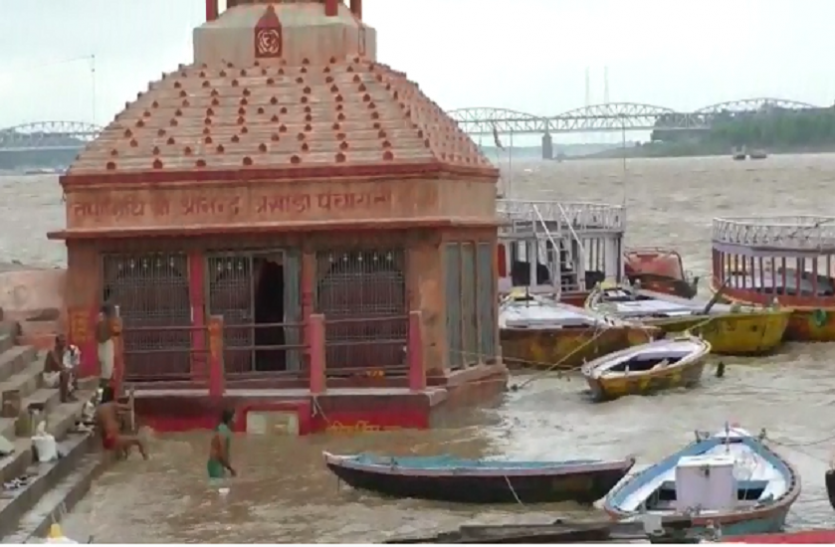 Ganga Water level #patrikaUPnews-गंगा के जलस्तर में बढ़ाव जारी, छत पर जलाने पड़ रहे शव