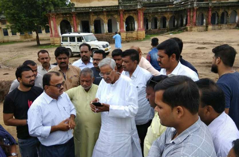 MLA said - 125 year old heritage endangered by the dogma of the collec यह विधायक बोले - कलेक्टर की हठधर्मिता से खतरे में 125 साल पुरानी धरोहर