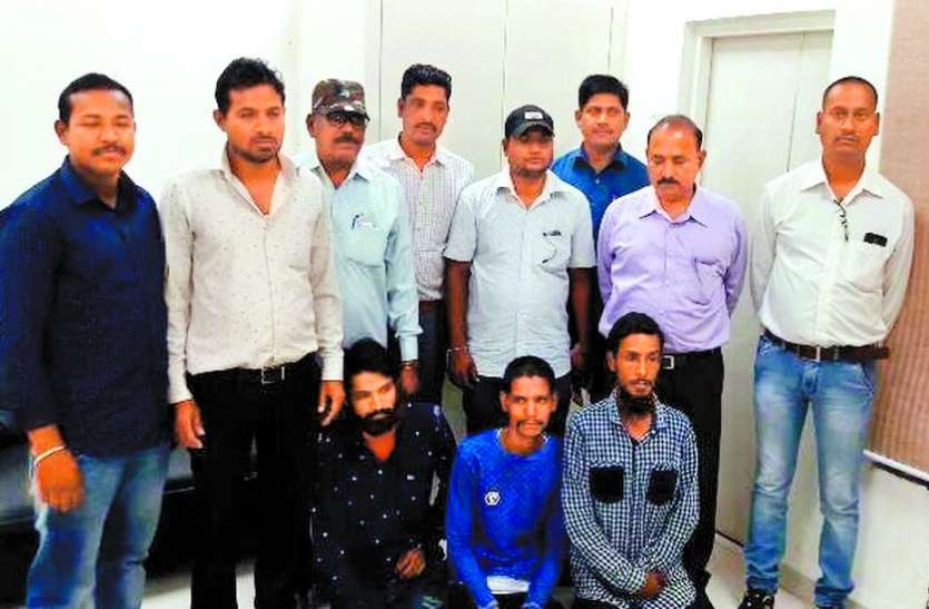 indore विदेशियों से ड्रग्स खरीदकर छात्रों को तीन हजार रुपए में बेचते थे एक ग्राम पुडिय़ा