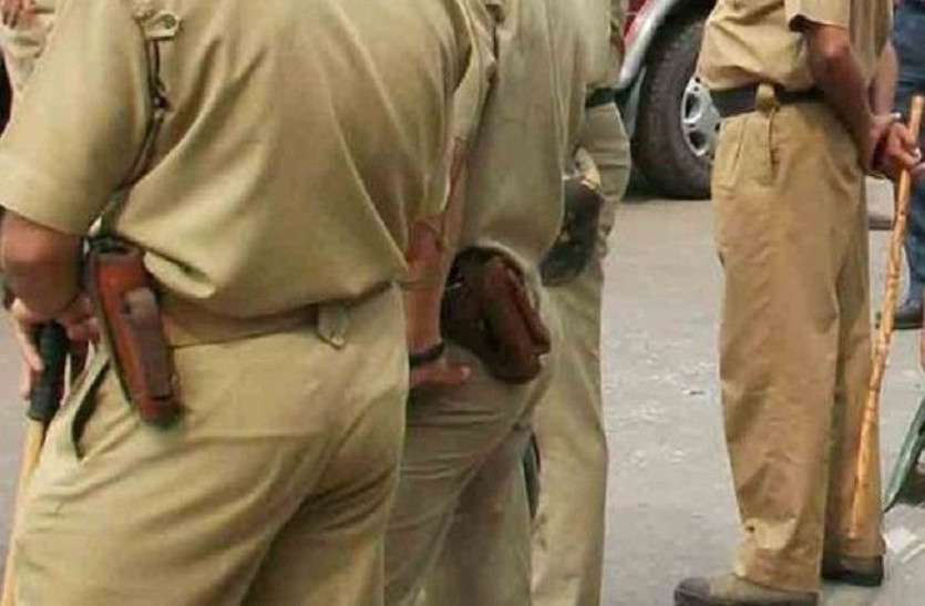 fight in two sides एक परिवार के दो पक्ष भिड़े, 13 जने घायल, फायरिंग से एक की हालत गंभीर, मौके पर पुलिस बल तैनात