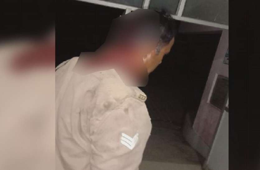 up news विवाद सुलझाने पहुंची पुलिस टीम पर पथराव, कई पुलिस वालों का सिर फूटा