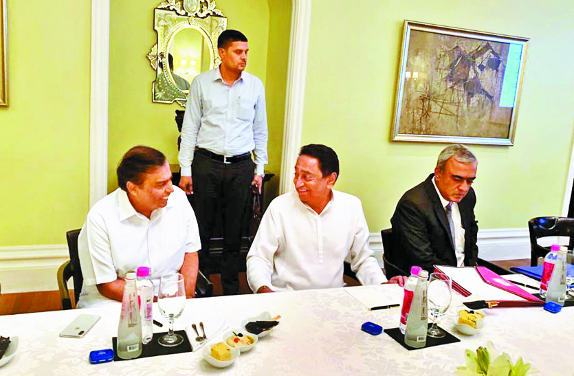 Chief Minister Kamal Nath met Mukesh Ambani मध्यप्रदेश में रिलांयस ग्रुप का बढ़ेगा निवेश, मुख्यमंत्री कमलनाथ-मुकेश अंबानी में वन-टू-वन