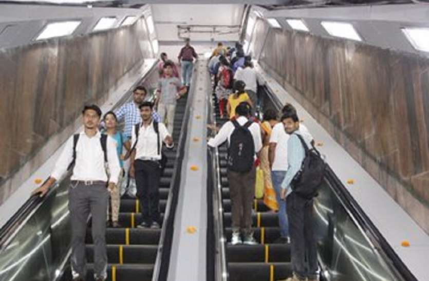 kolkata Excellent Engineering: यहां पानी में दौड़ेगी ट्रेन