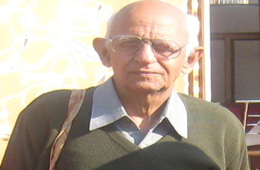 Critic Mohankrishna Bohra said that keep the windows of languages open आलोचक मोहनकृष्ण बोहरा का कहना है कि ज्ञान के कक्ष मेंभाषाओं की खिड़कियां खुली रखें