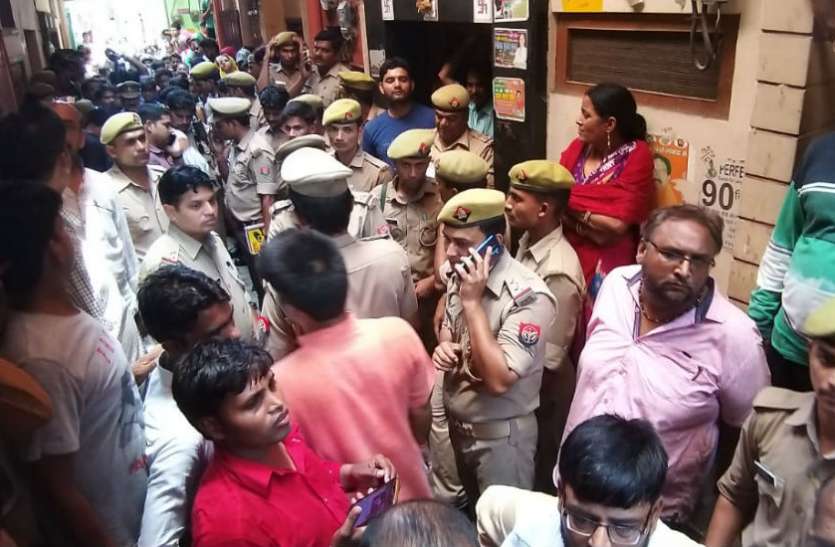 Murder Murder in Firozabad: बाल रोग विशेषज्ञ की मां और छोटे भाई की बहू की घर में घुसकर नृशंस हत्या, देखें वीडियो