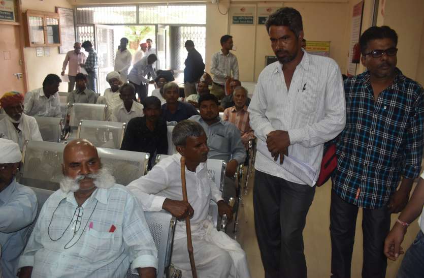 problem अंधे के नाम से उठाया लोन, अब काट रहा है चक्कर