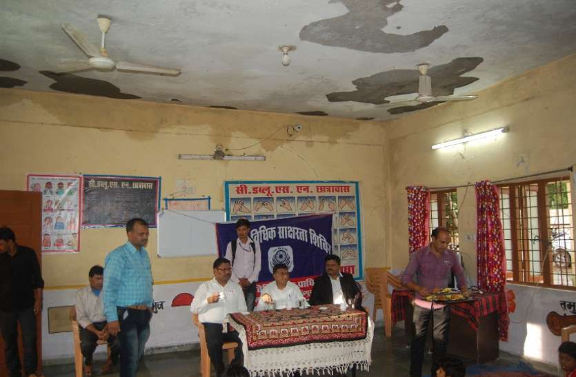 judges inspected the hostel न्यायाधीशों ने कहा- यहां बच्चों का बैठना मुश्किल, रहे तो सब पड़ जाएंगे बीमार