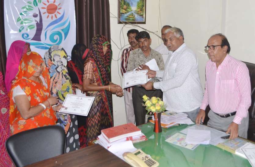 Nagar Palika Neemuch Letest News In Hindi Nagar Palika यहां के सफाईकर्मियों के साथ नपा ने किया ऐसा कुछ कि ...