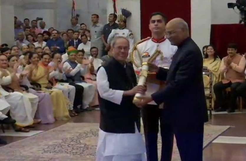 Pranab Mukherjee पूर्व राष्ट्रपति प्रणब मुखर्जी, नानाजी देशमुख और भूपेन हजारिका को मिला सर्वोच्च नागरिक सम्मान भारत रत्न
