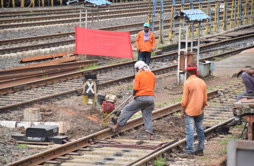Railway, हटाई गई साइडिंग, बढ़ी प्लेटफार्म क्रमांक एक की लंबाई Railway, हटाई गई साइडिंग, बढ़ी प्लेटफार्म क्रमांक एक की लंबाई