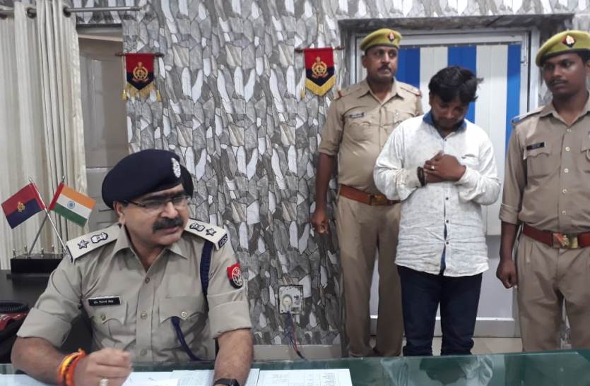 up news ठगी करने वाला एक युवक नकली सोने की गुल्ली के साथ गिरफ्तार