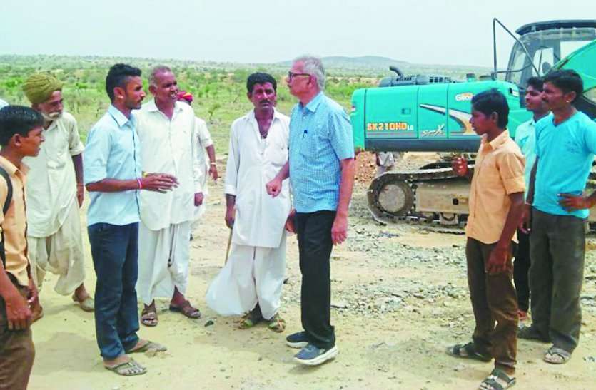 Officers arrived in mining area after complaint शिकायत के बाद खनन क्षेत्र में पहुंचे अधिकारी