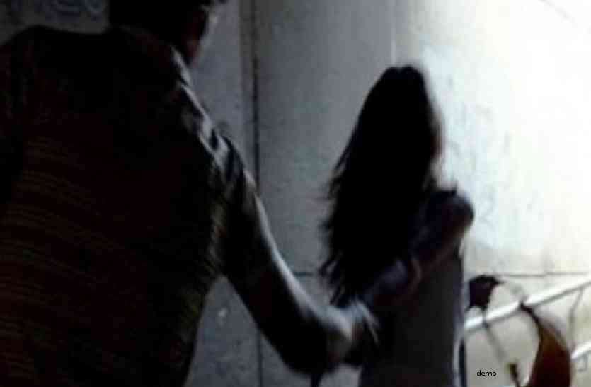 rape attempted of teenager गांव की भोली भाली लड़की को अकेला देख युवक ने पकड़ लिया, इसके बाद जो हुआ जानकर रह जाएंगे हैरान