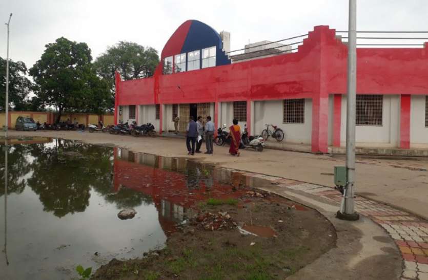 RTO : No more license for driving license in RTO office RTO दफ्तर में बगैर पैसे परमिट-ड्राइविंग लाइसेंस की आगे नहीं बढ़ती फाइलें, जानिए, इस कार्यालय की व्यवस्था