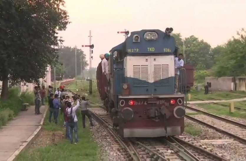 Samjhauta Express भारतीय यात्रियों को लेकर स्वदेश लौटी समझौता एक्सप्रेस