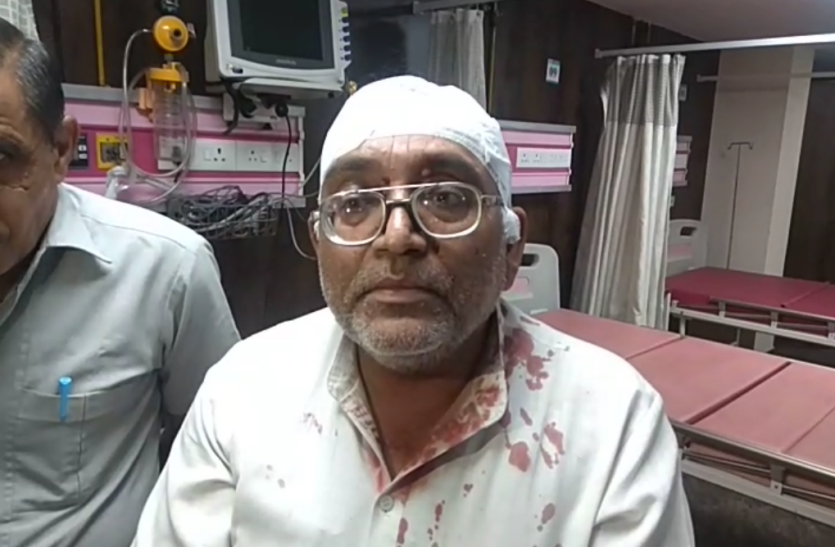 news Ghaziabad: पुलिस करती रही एनकाउंटर, बदमाशों ने ज्वैलरी शोरूम मालिक और नौकरों पर बरपाया कहर- देखें वीडियो