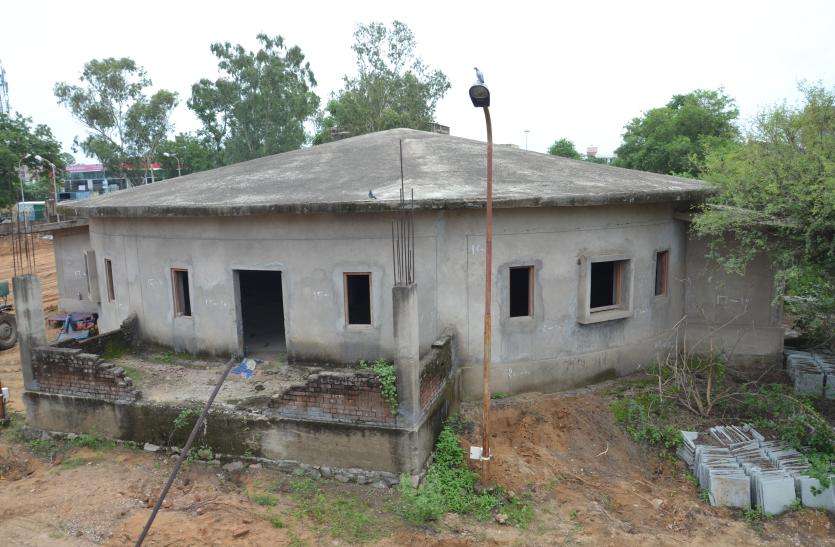 sikar अनदेखी से खंडहर बना 95 लाख का अरबन हाट बाजार