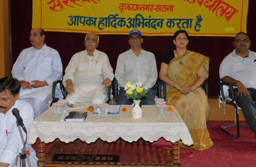Tulsi Jayanti at Saraswati Krishnanagar School तुलसीदास के जीवन वृत्त, राम चरित मानस के विभिन्न मनमोहक प्रसंग रखे