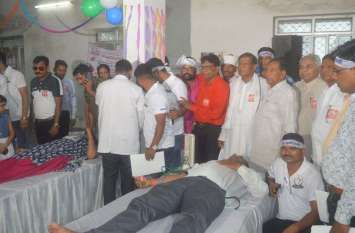 Dungarpur.World tribal day इधर, युवाओं की अनूठी पहल, रक्तदान में दिखाया उत्साह