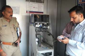 ATM Robbery: ATM broken Rs 27 lakh cash looted in Raigarh तेज बारिश से चोरों की बल्ले-बल्ले जानिए कैसे एटीएम तोड़ लुटे 27 लाख