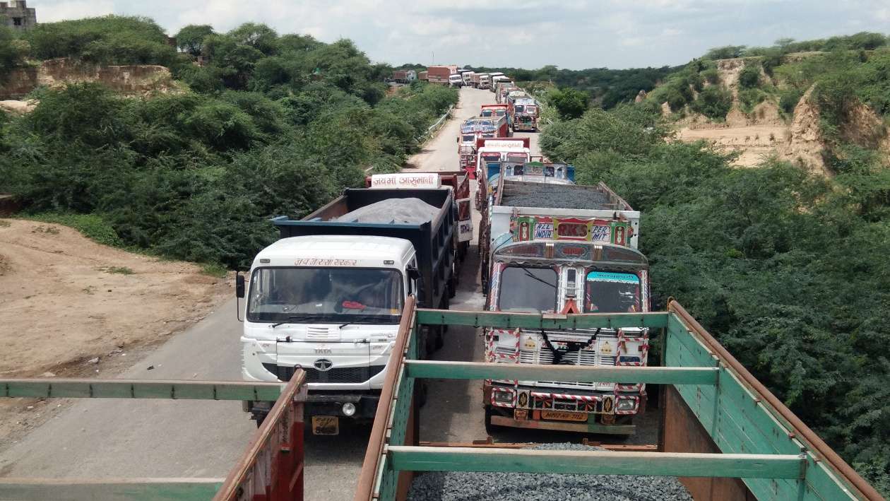 mining department of bhind take action on 200 sand truck