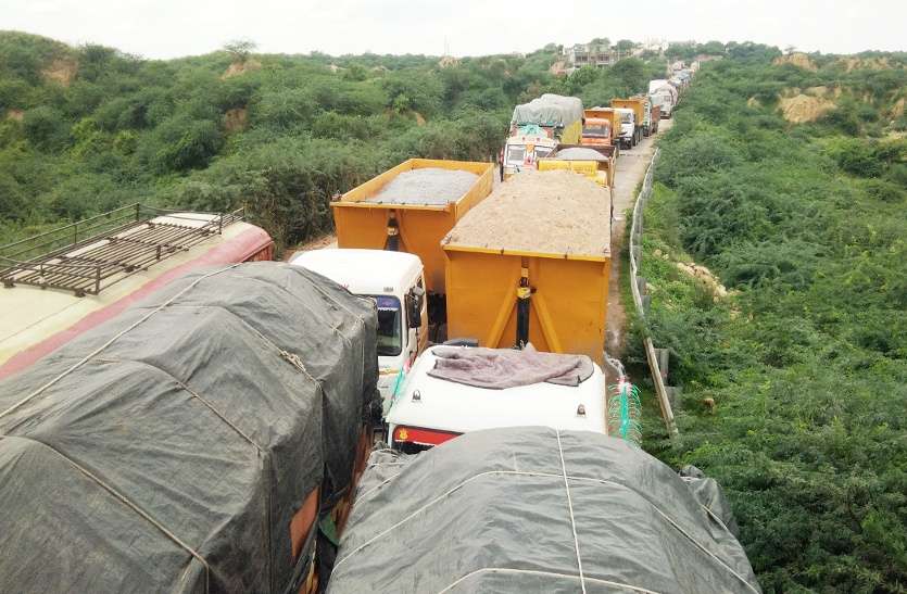mining department of bhind take action on 200 sand truck