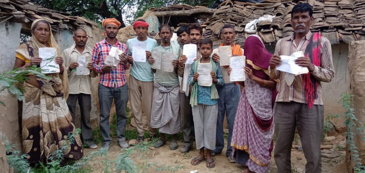 The poor are not getting the benefit of schemes of governance गरीबों को नहीं मिल रहा शासन की योजनाओं का लाभ