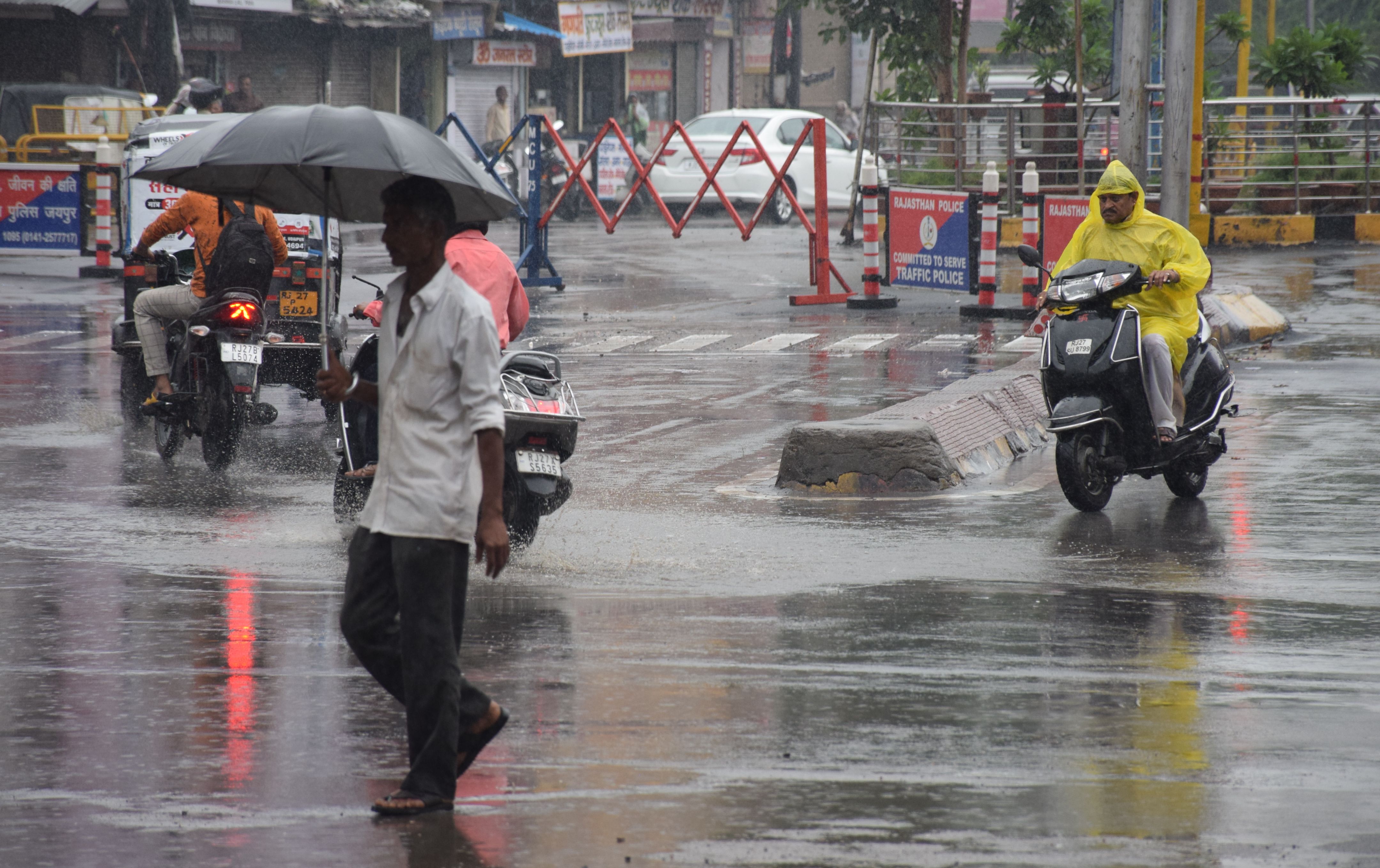 Udaipur Weather Rain लेकसिटी पर बरसी मेघों की मेहर, बरसा चार इंच