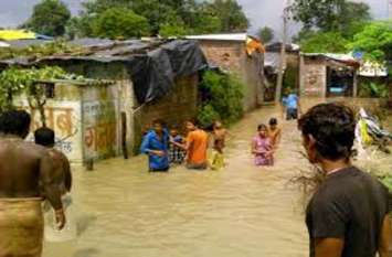 monsoon tragedy, heavy rain, village surrounded by rainy water, baran, Video --- पुलिया के ऊपर से करीब डेढ़ फीट का तेज बहाव, 3 गांव बने टापू, आधा दर्जन बच्चे व अन्य है बीमार एसडीआरएफ की टीम रवाना