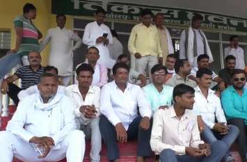 gram pradhan protest ग्राम प्रधानों के खाते बंद होने पर प्रधानों ने किया विरोध प्रदर्शन