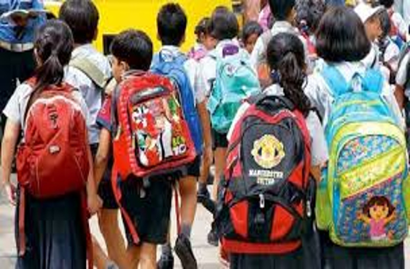 health of students is affected due to burden of bags बस्ते के बोझ से विद्यार्थियों के स्वास्थ्य पर पड़ रहा बुरा असर, नियमों की उड़ाई जा रही धज्जिया