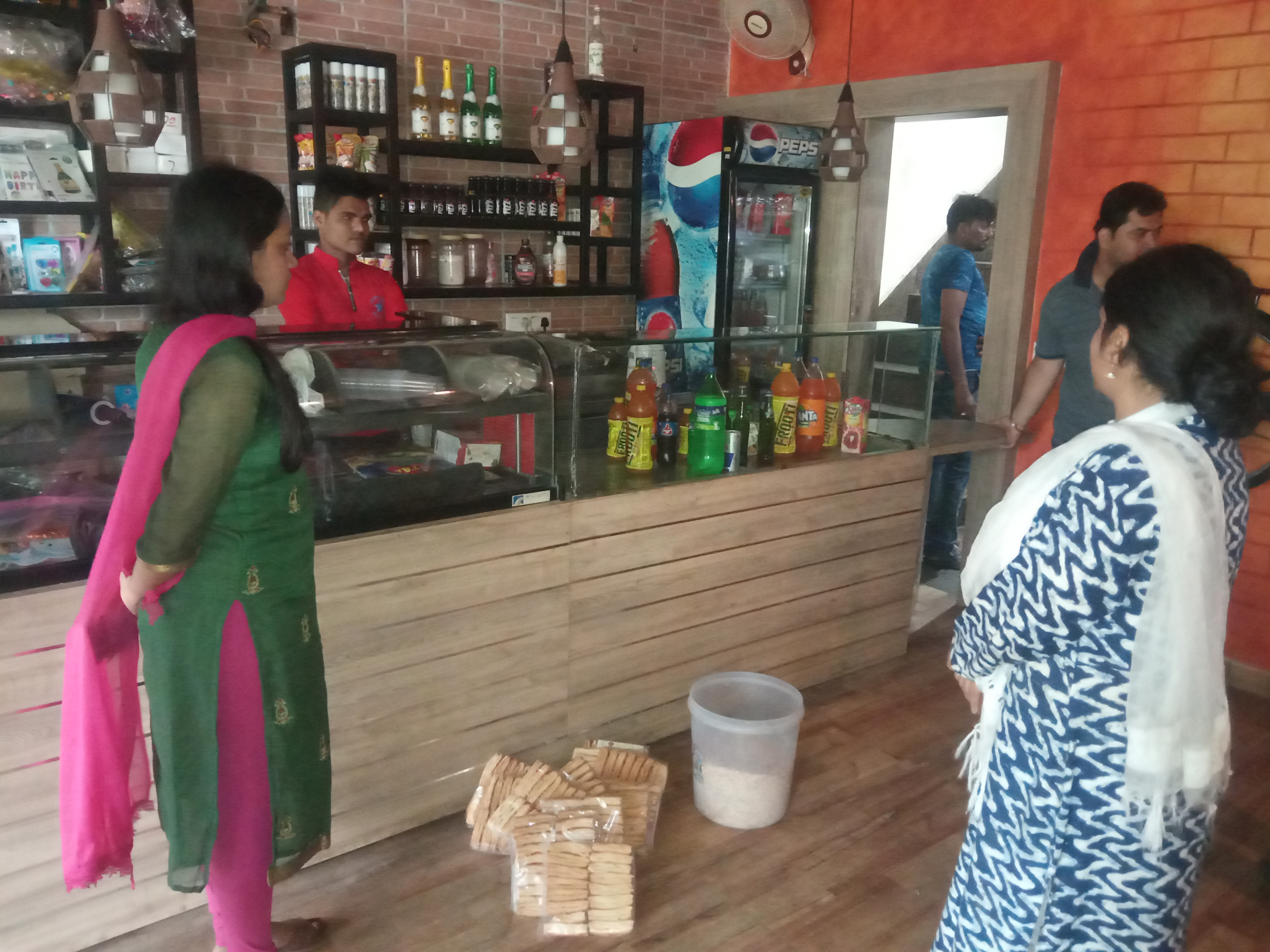 Such were cheating customers, acting on six ग्राहकों से ऐसे कर रहे थे ठगी, छह पर कार्रवाई