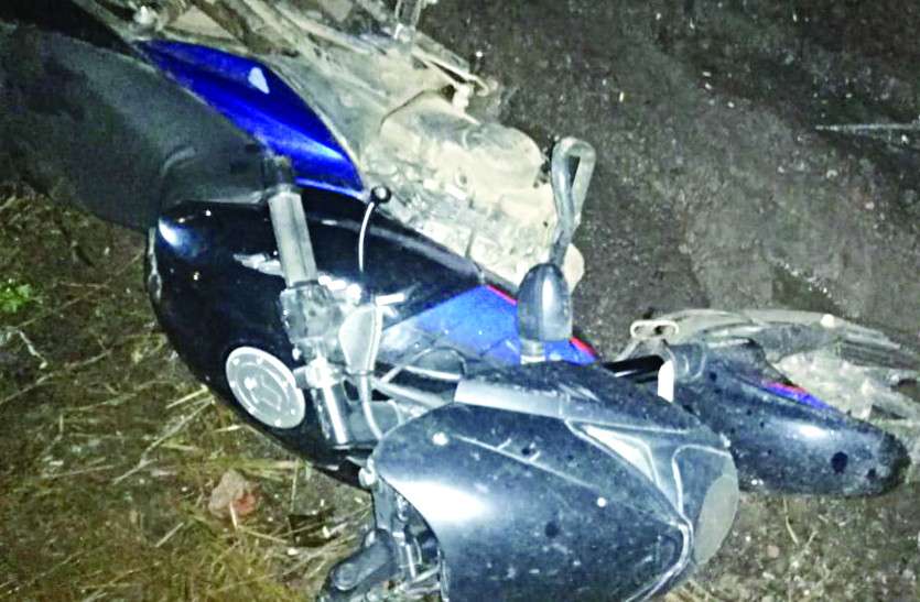 Bilaspur loot news: Loot on the road by Gang of robbers in jshpur शाम के समय एक व्यापारी के पीछे पड़ गई लुटेरों की गैंग, सुनसान जगह मिलते ही कर दी वारदात