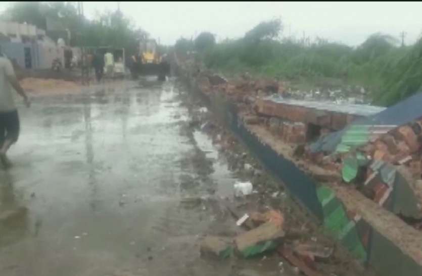 Heavy rain गुजरात में भारी बारिश के चलते दीवार गिरने से 8 लोगों की मौत
