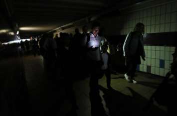 10 Lakh People affected on power cut ब्रिटेन में 15 मिनट के पॉवर कट से मच गया हाहाकार, 10 लाख लोग प्रभावित